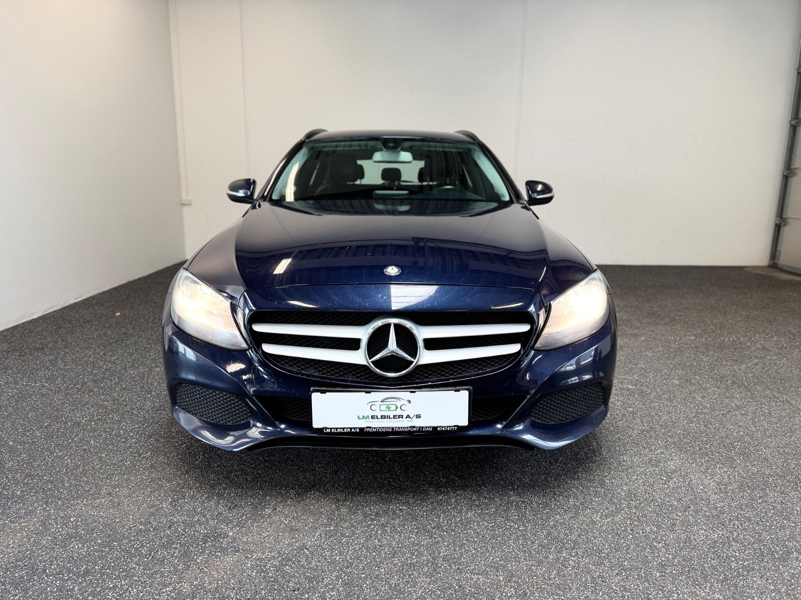 Blå Mercedes C220 fra 2015