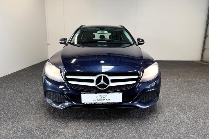 Blå Mercedes C220 fra 2015