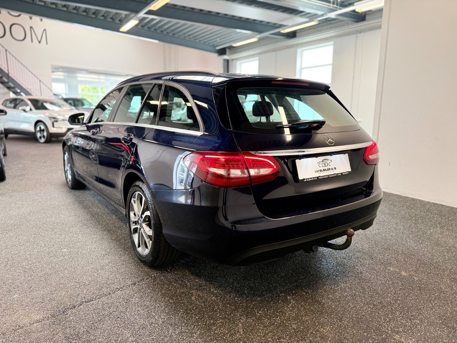 Blå Mercedes C220 fra 2015