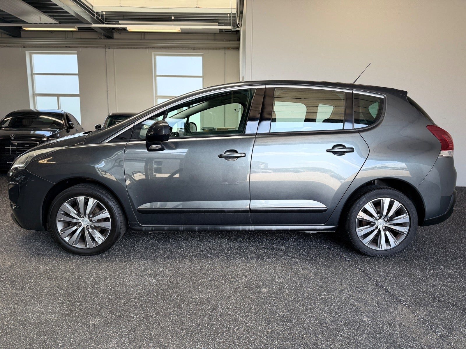 Grå Peugeot 3008 fra 2014