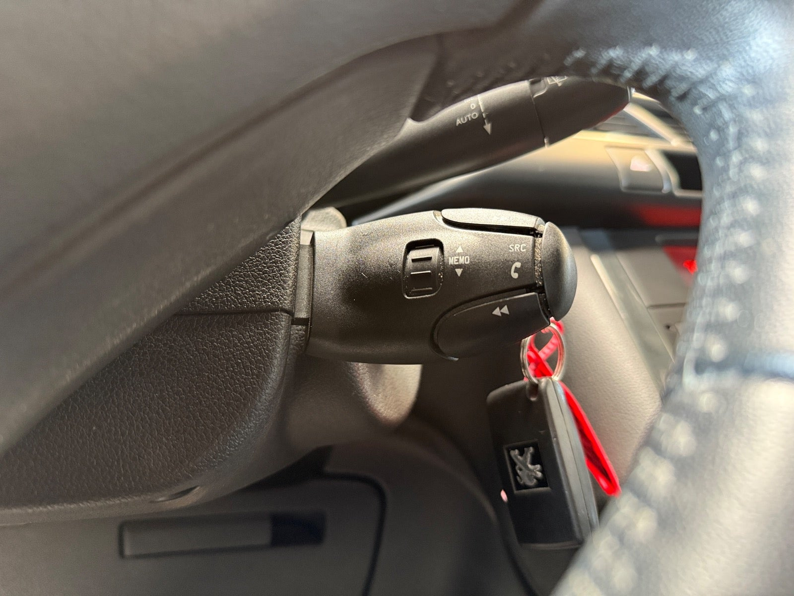 Grå Peugeot 3008 fra 2014