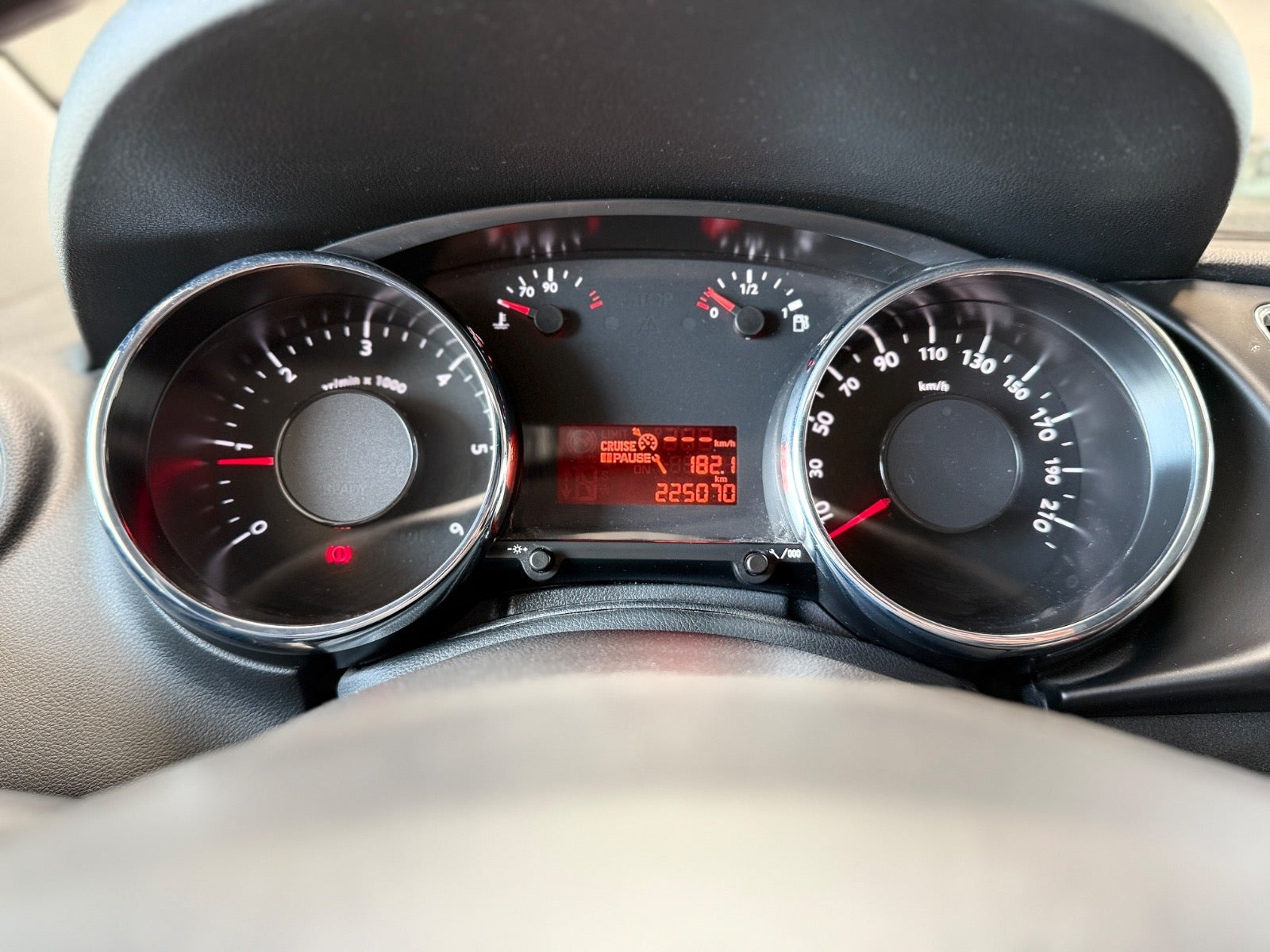 Grå Peugeot 3008 fra 2014