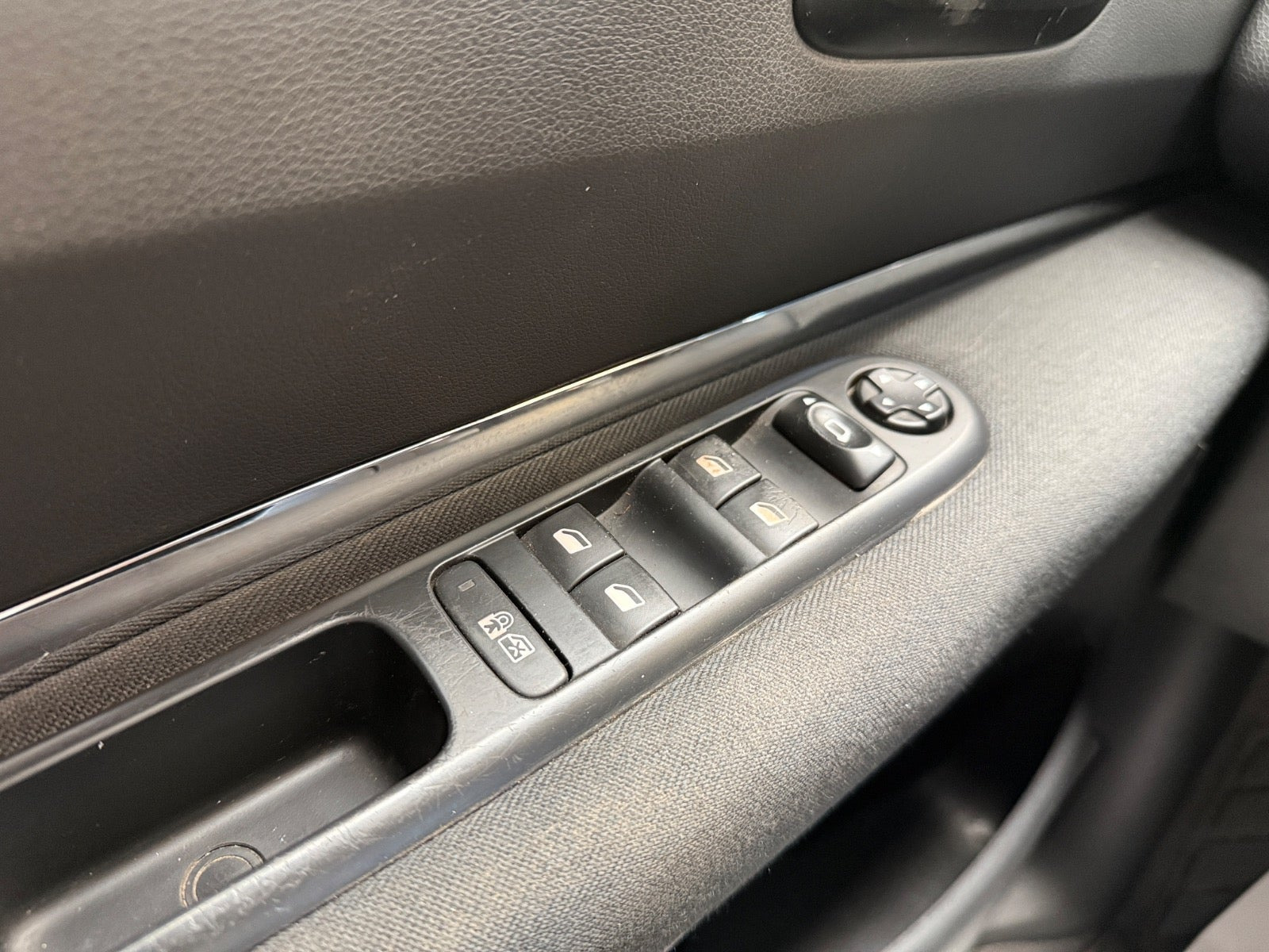 Grå Peugeot 3008 fra 2014