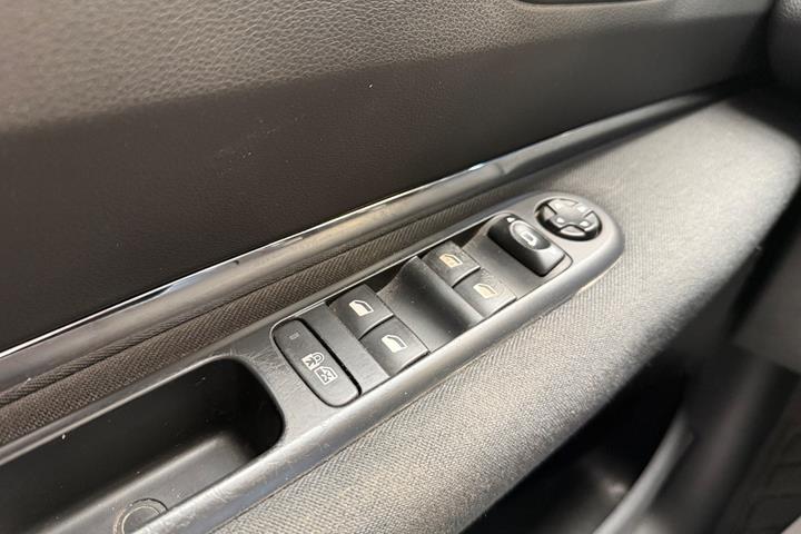 Grå Peugeot 3008 fra 2014