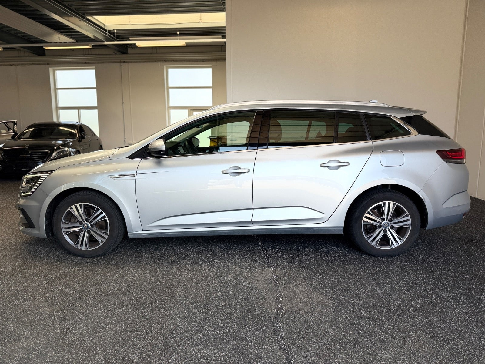 Sølv Renault Megane IV fra 2021