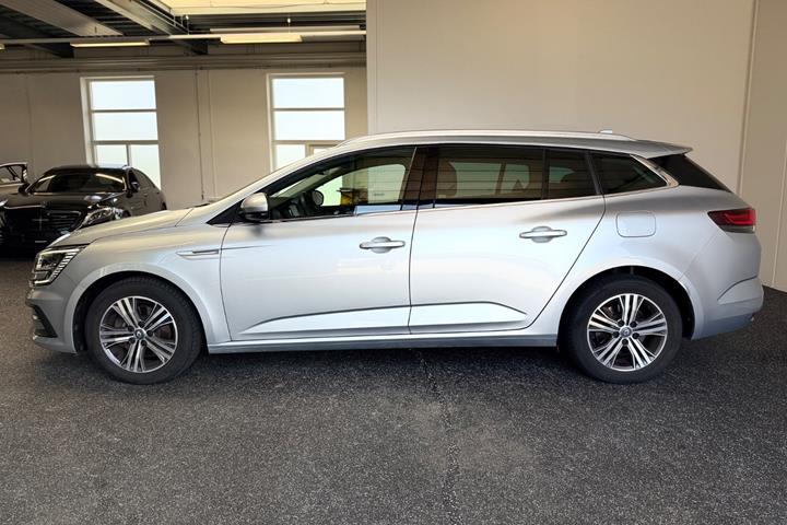 Sølv Renault Megane IV fra 2021