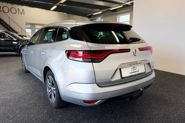 Sølv Renault Megane IV fra 2021