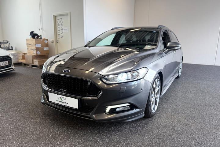 Grå Ford Mondeo fra 2018