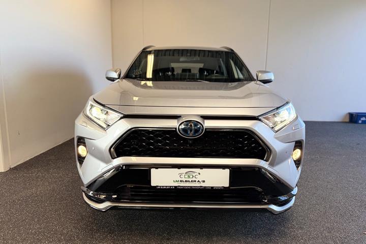 Grå Toyota RAV4 fra 2021