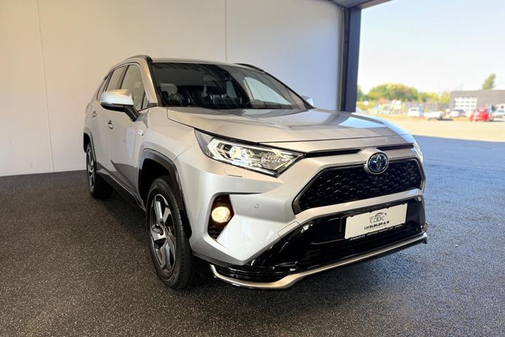Grå Toyota RAV4 fra 2021