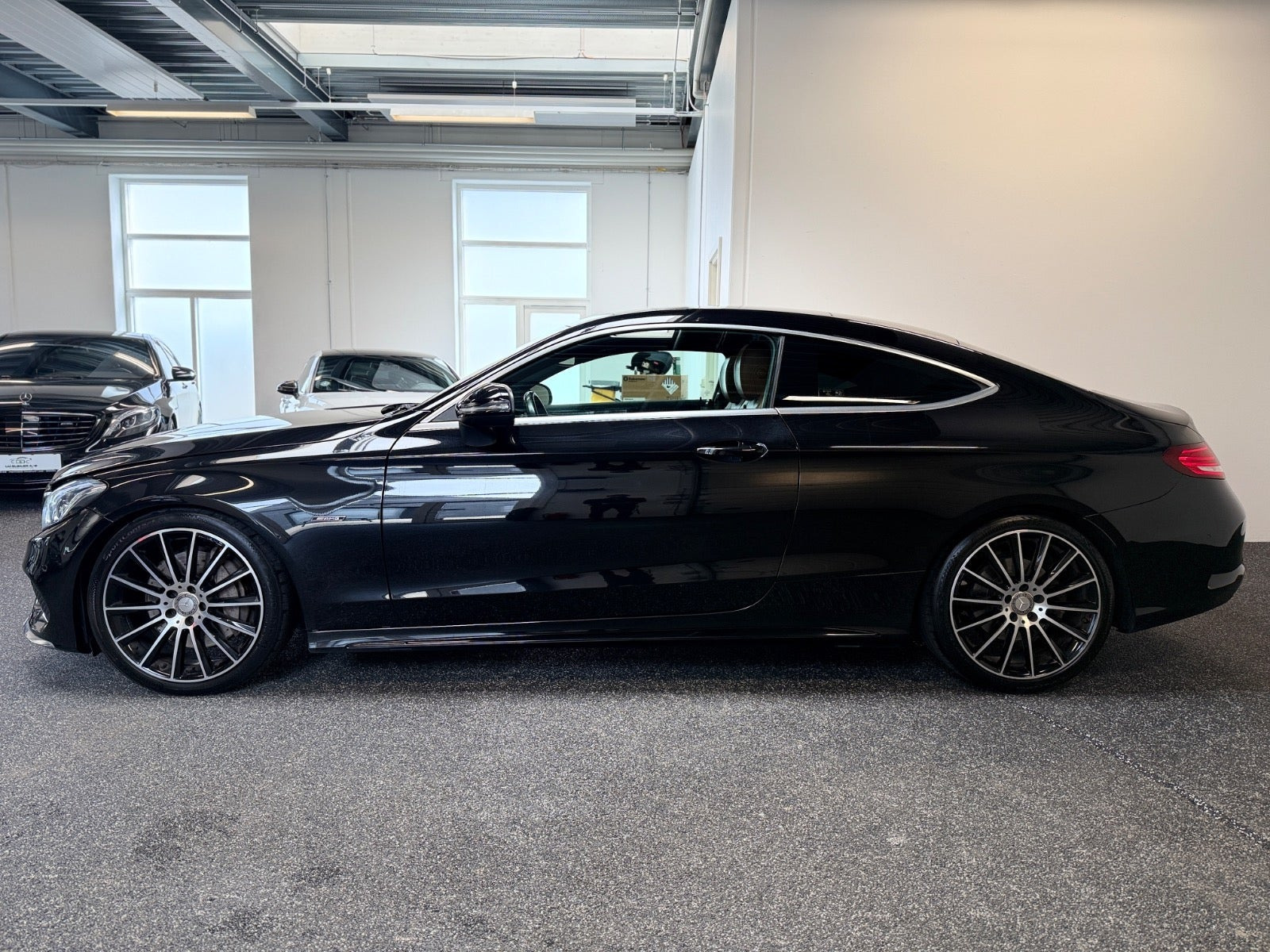 Sort Mercedes C300 fra 2016