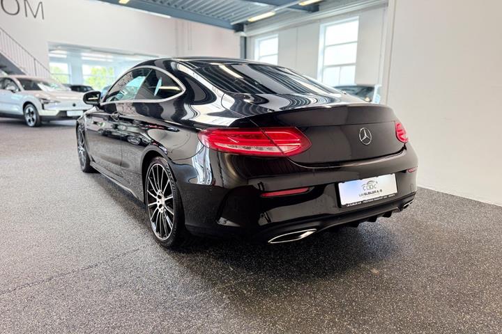 Sort Mercedes C300 fra 2016