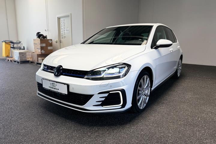 Hvid VW Golf VII fra 2017