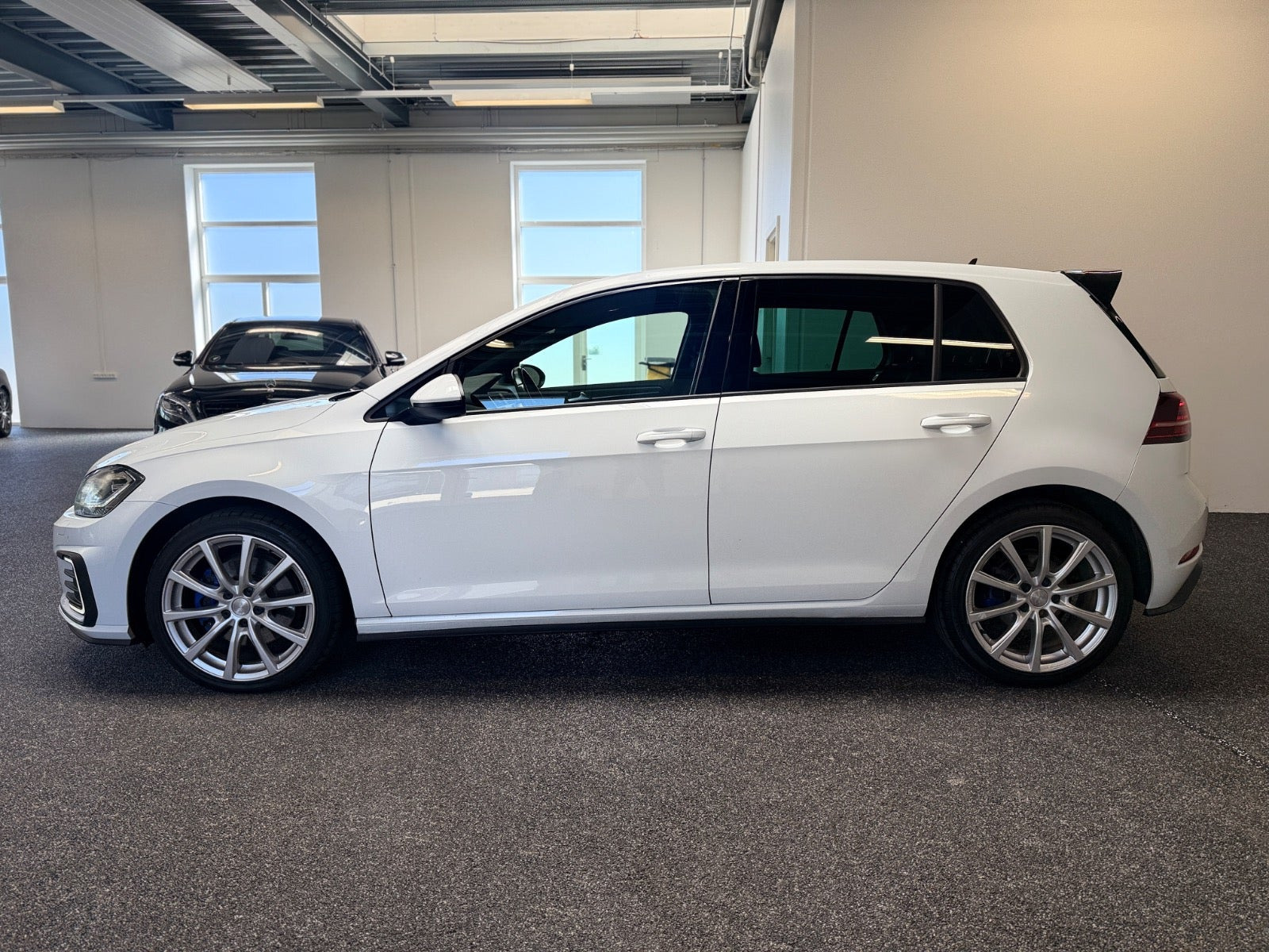 Hvid VW Golf VII fra 2017