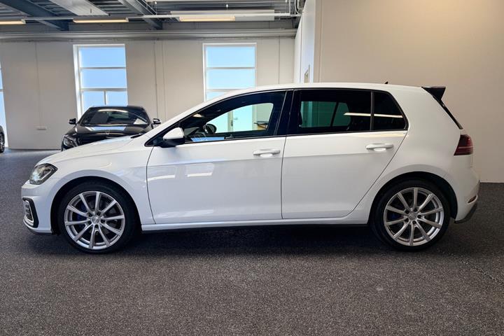 Hvid VW Golf VII fra 2017