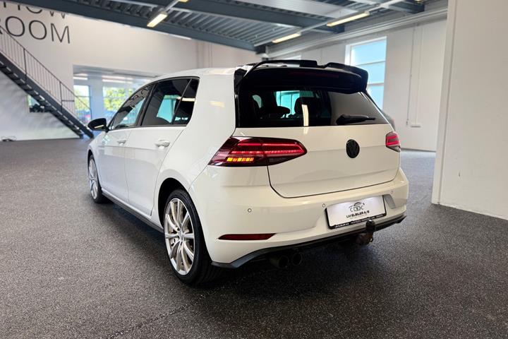 Hvid VW Golf VII fra 2017