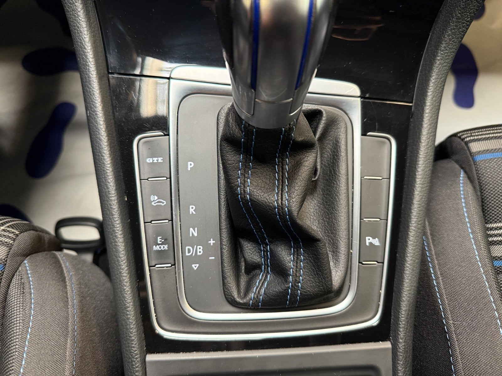 Hvid VW Golf VII fra 2017