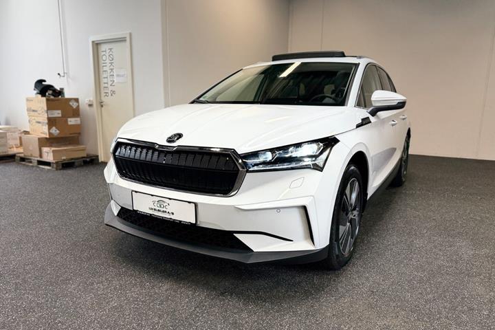 Hvid Skoda Enyaq fra 2023