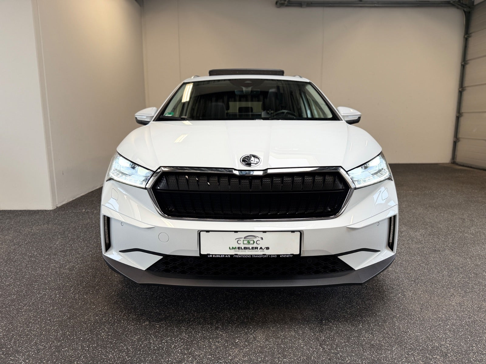 Hvid Skoda Enyaq fra 2023