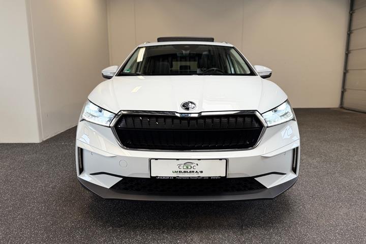 Hvid Skoda Enyaq fra 2023