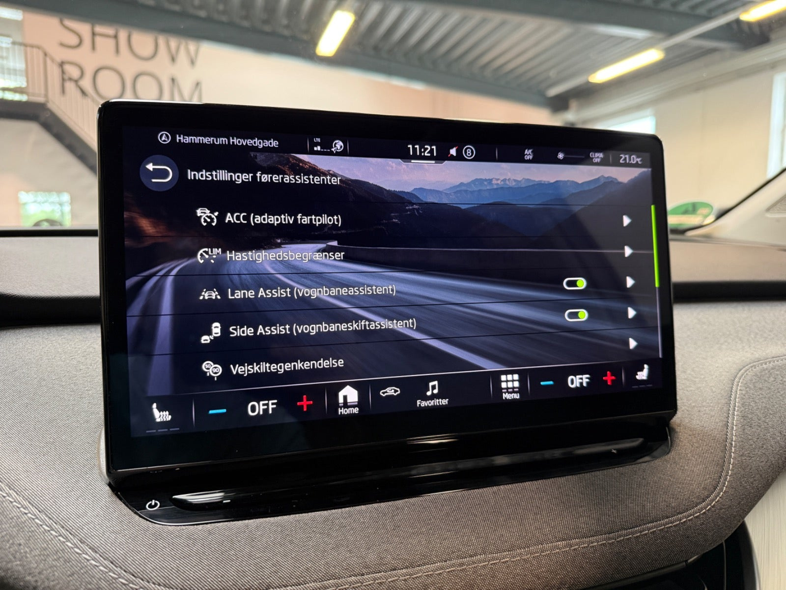 Hvid Skoda Enyaq fra 2023
