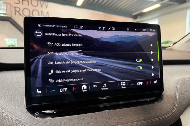 Hvid Skoda Enyaq fra 2023
