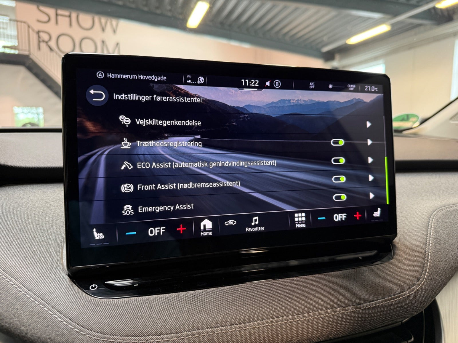 Hvid Skoda Enyaq fra 2023