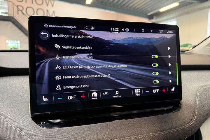 Hvid Skoda Enyaq fra 2023