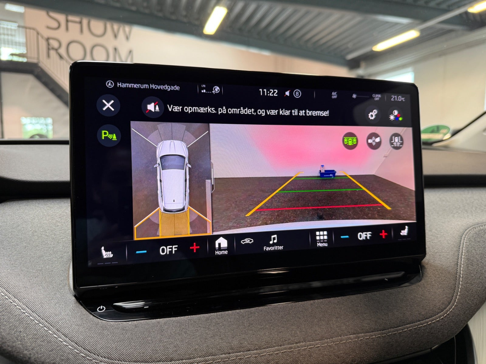 Hvid Skoda Enyaq fra 2023
