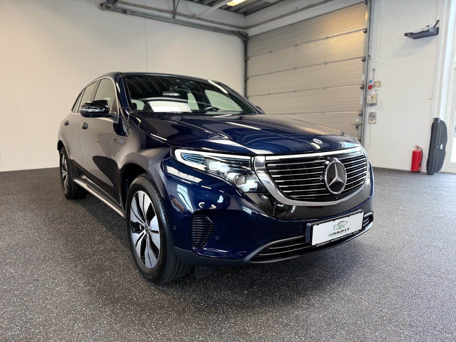 Blå Mercedes EQC400 fra 2020