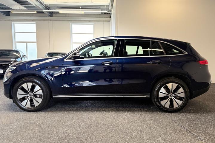 Blå Mercedes EQC400 fra 2020