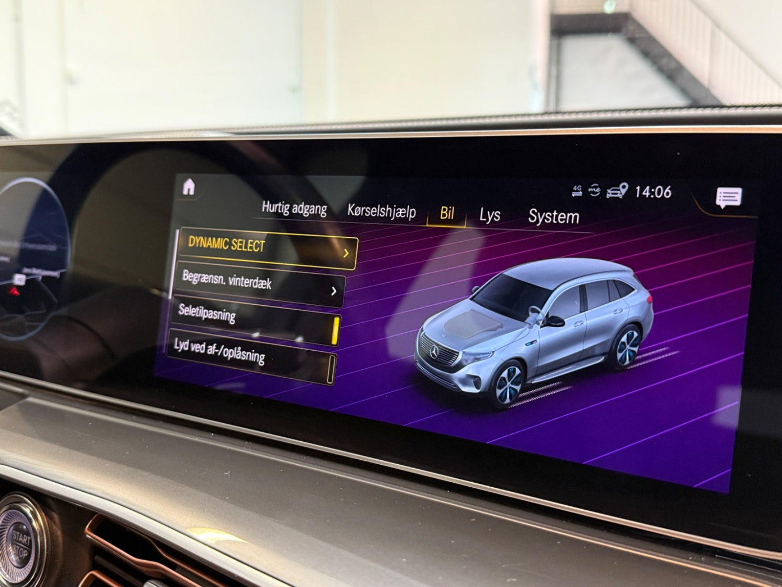 Blå Mercedes EQC400 fra 2020