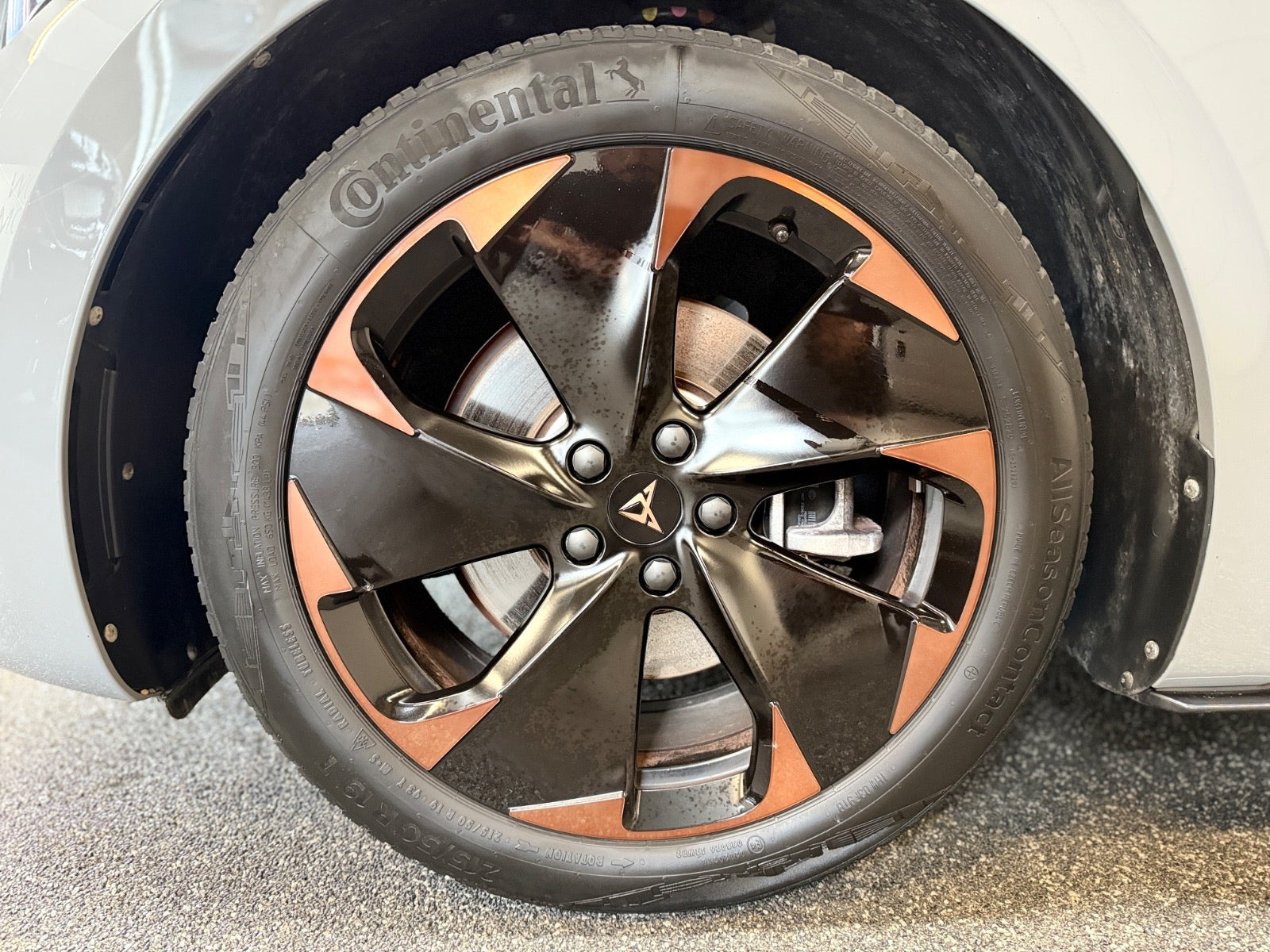 Grå Cupra Born fra 2024