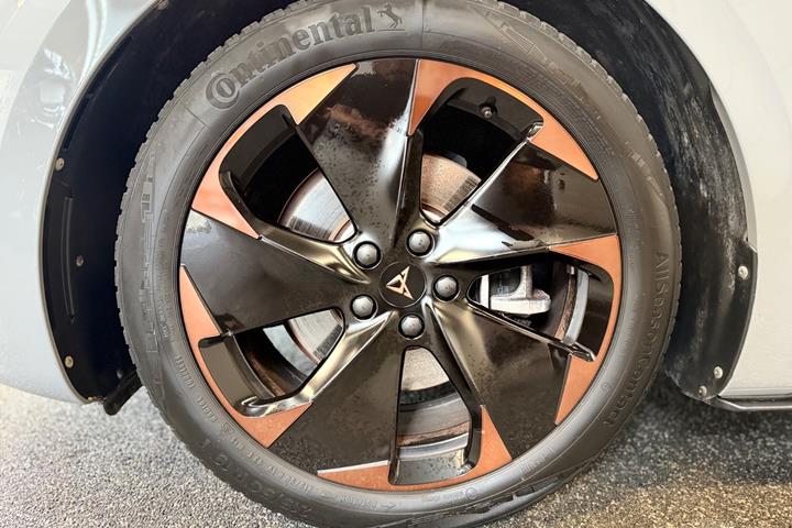 Grå Cupra Born fra 2024