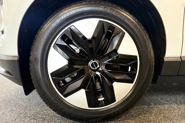 Hvid Volvo EX30 fra 2025