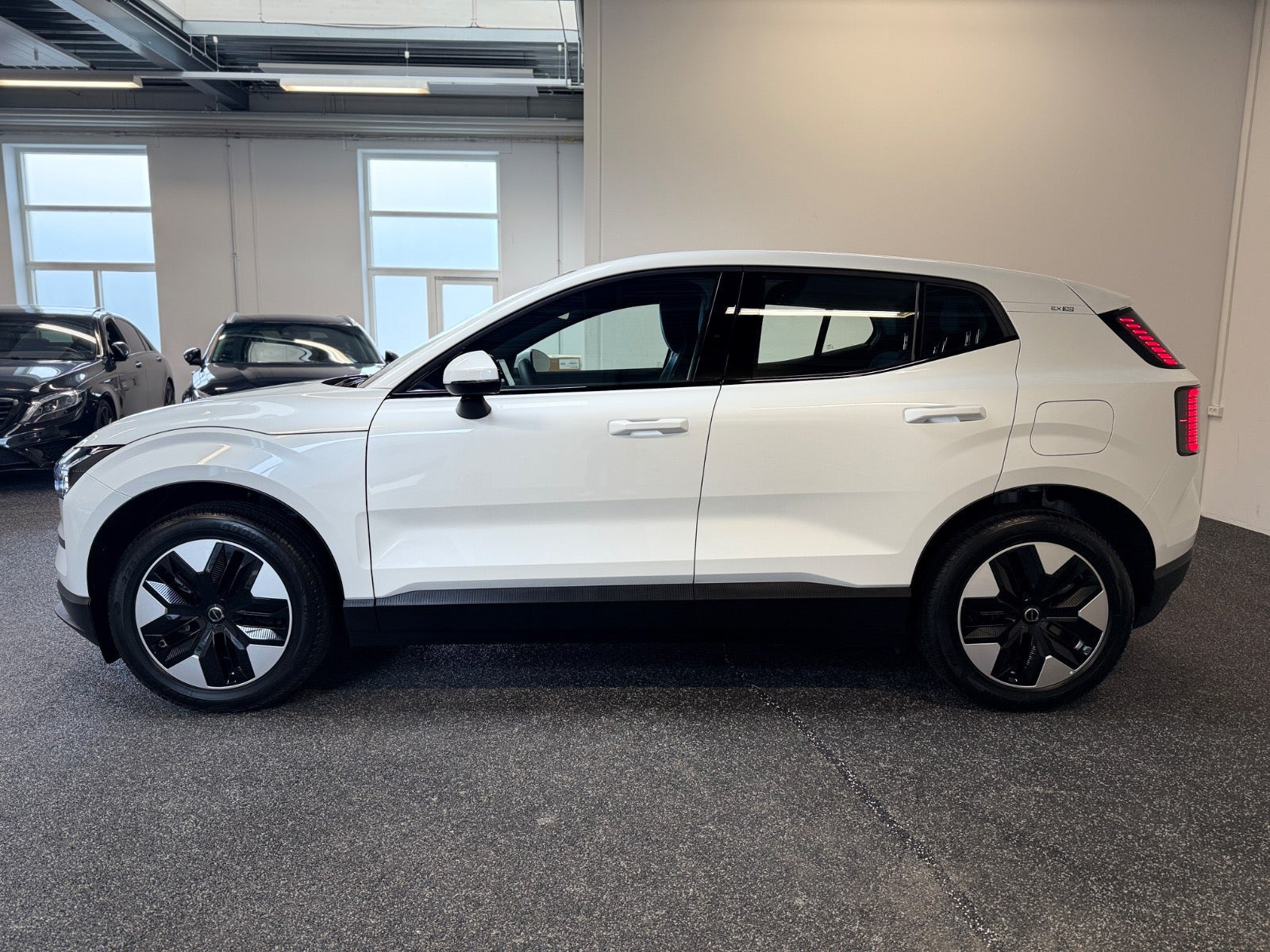 Hvid Volvo EX30 fra 2025