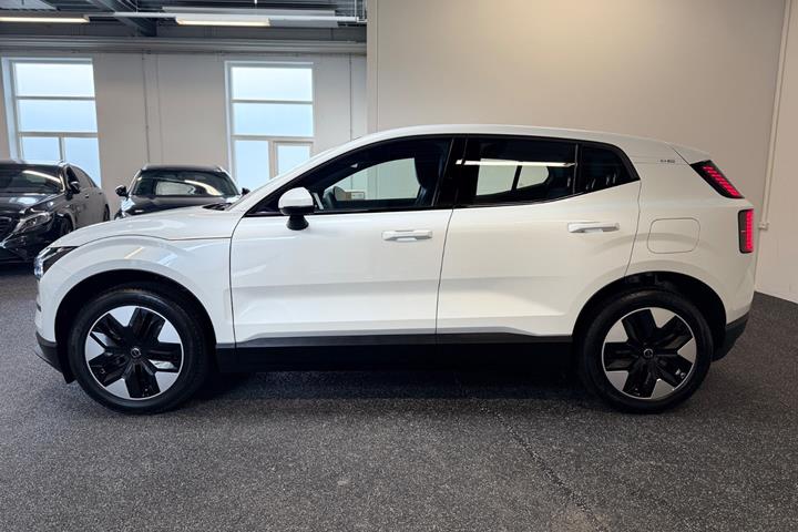 Hvid Volvo EX30 fra 2025