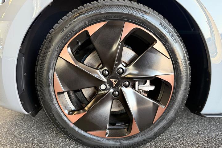 Grå Cupra Born fra 2024