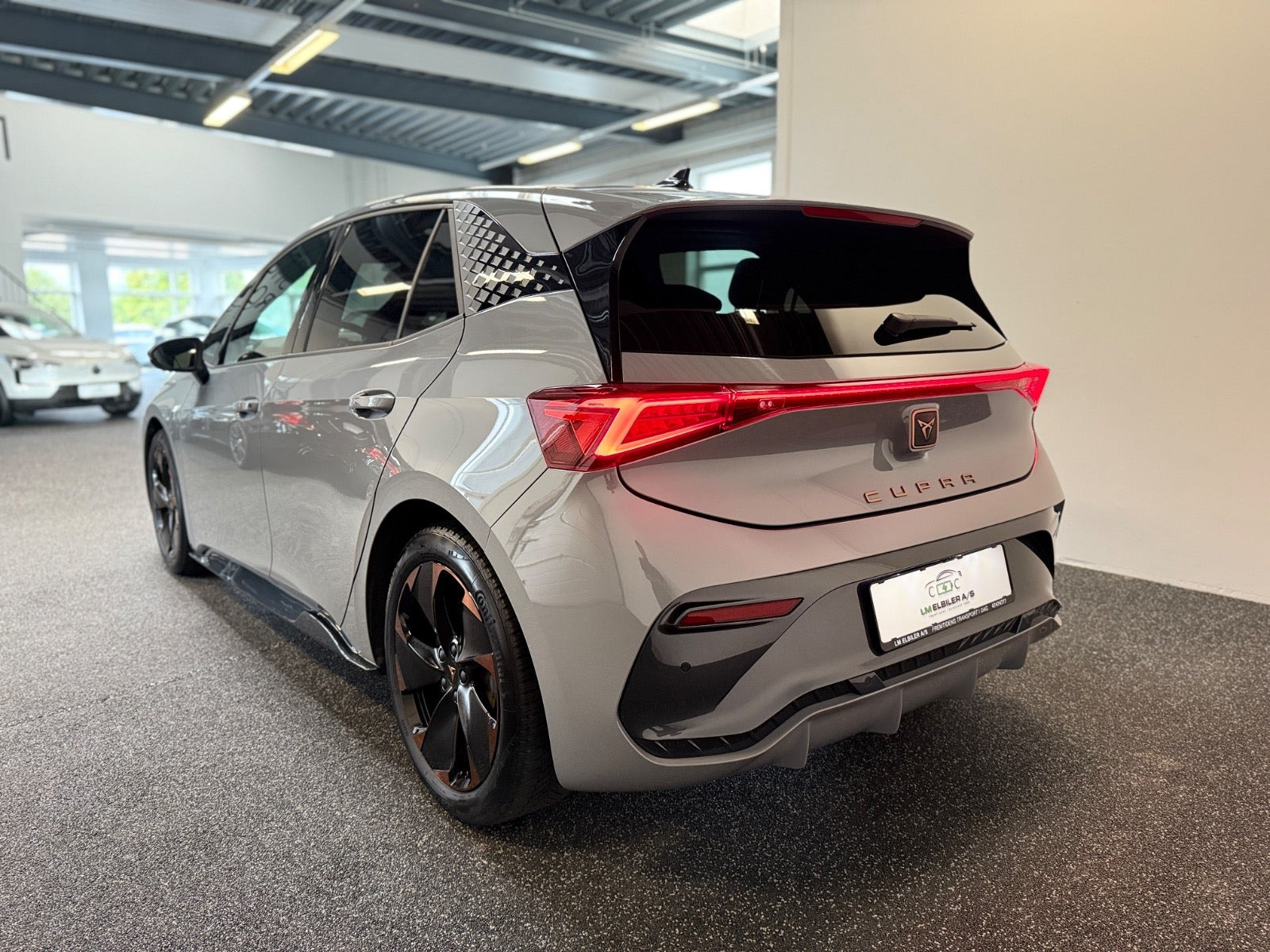Grå Cupra Born fra 2024