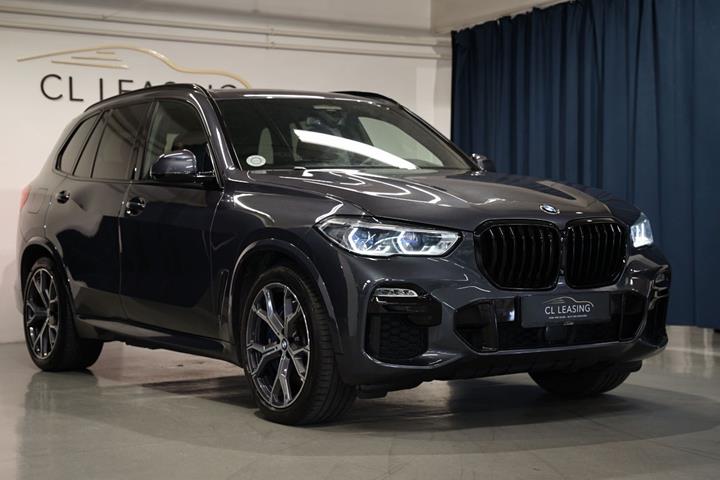 Grå BMW X5 fra 2020