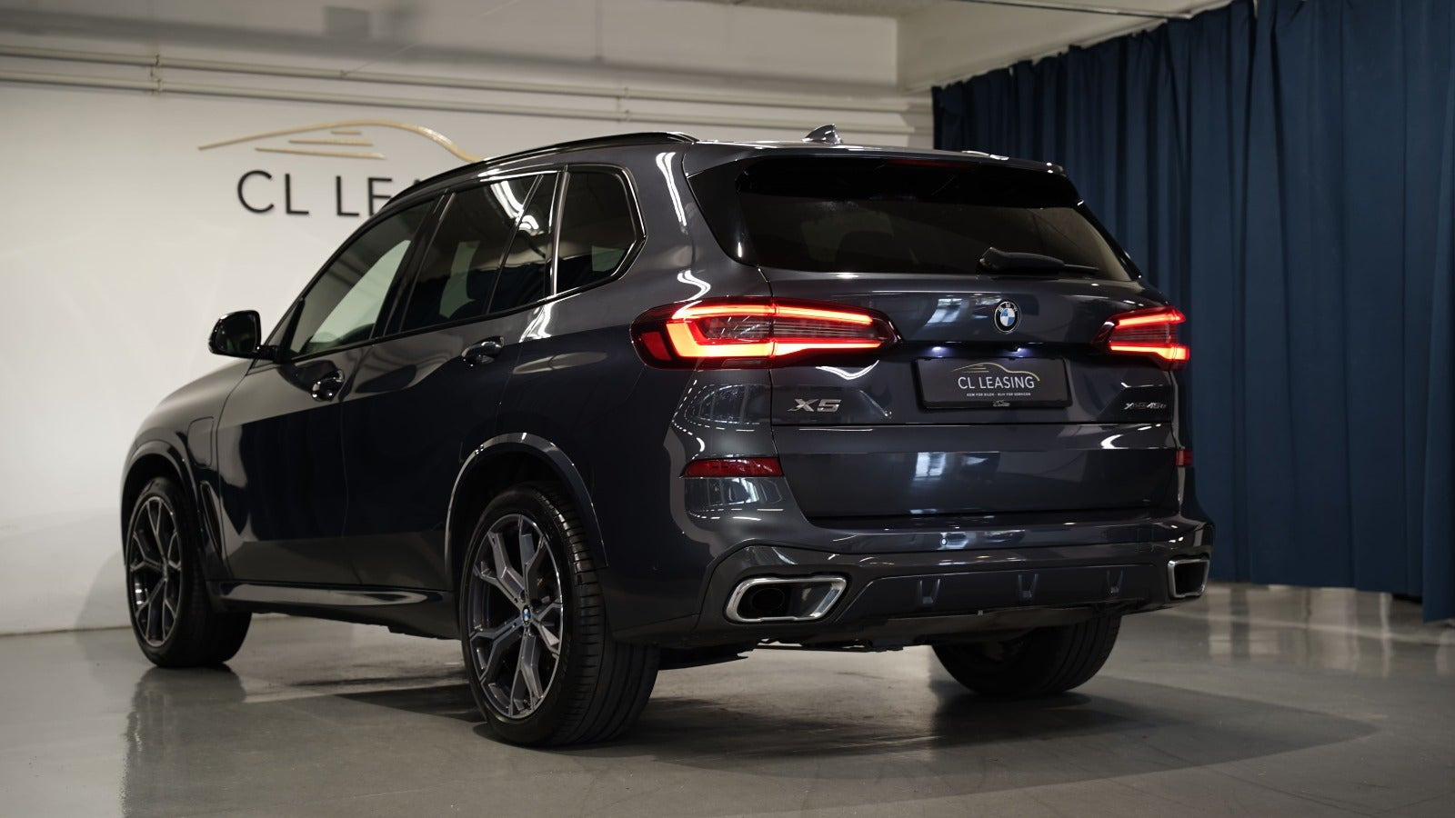 Grå BMW X5 fra 2020