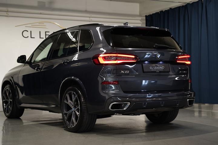 Grå BMW X5 fra 2020