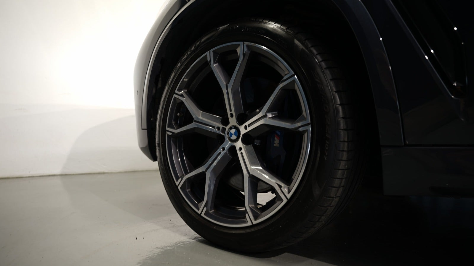 Grå BMW X5 fra 2020