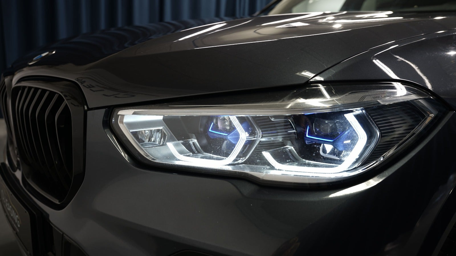 Grå BMW X5 fra 2020