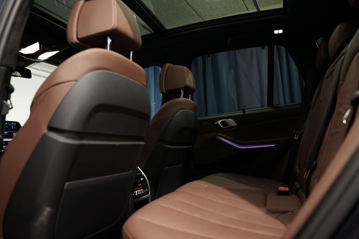 Grå BMW X5 fra 2020