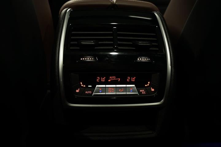 Grå BMW X5 fra 2020