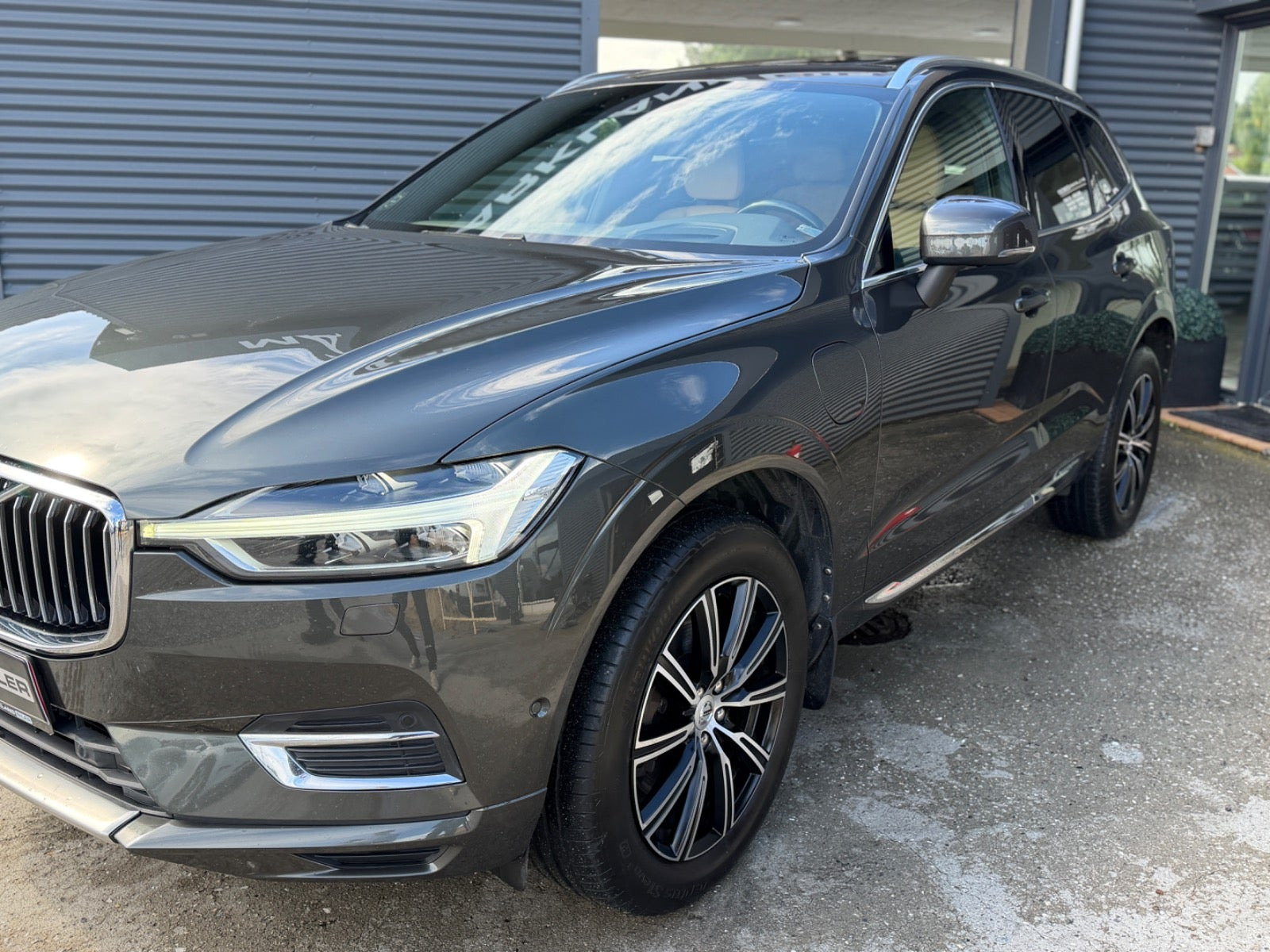 Grå Volvo XC60 fra 2018