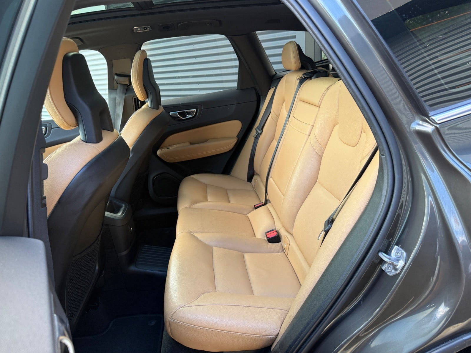 Grå Volvo XC60 fra 2018