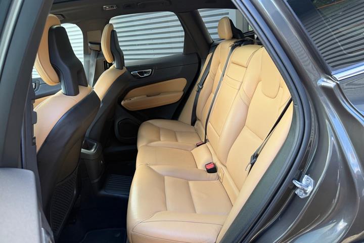 Grå Volvo XC60 fra 2018