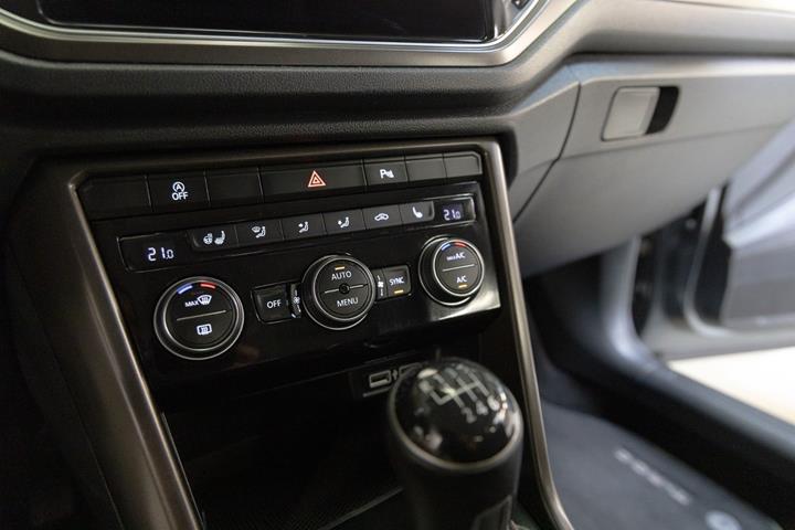 Grå VW T-Roc fra 2019